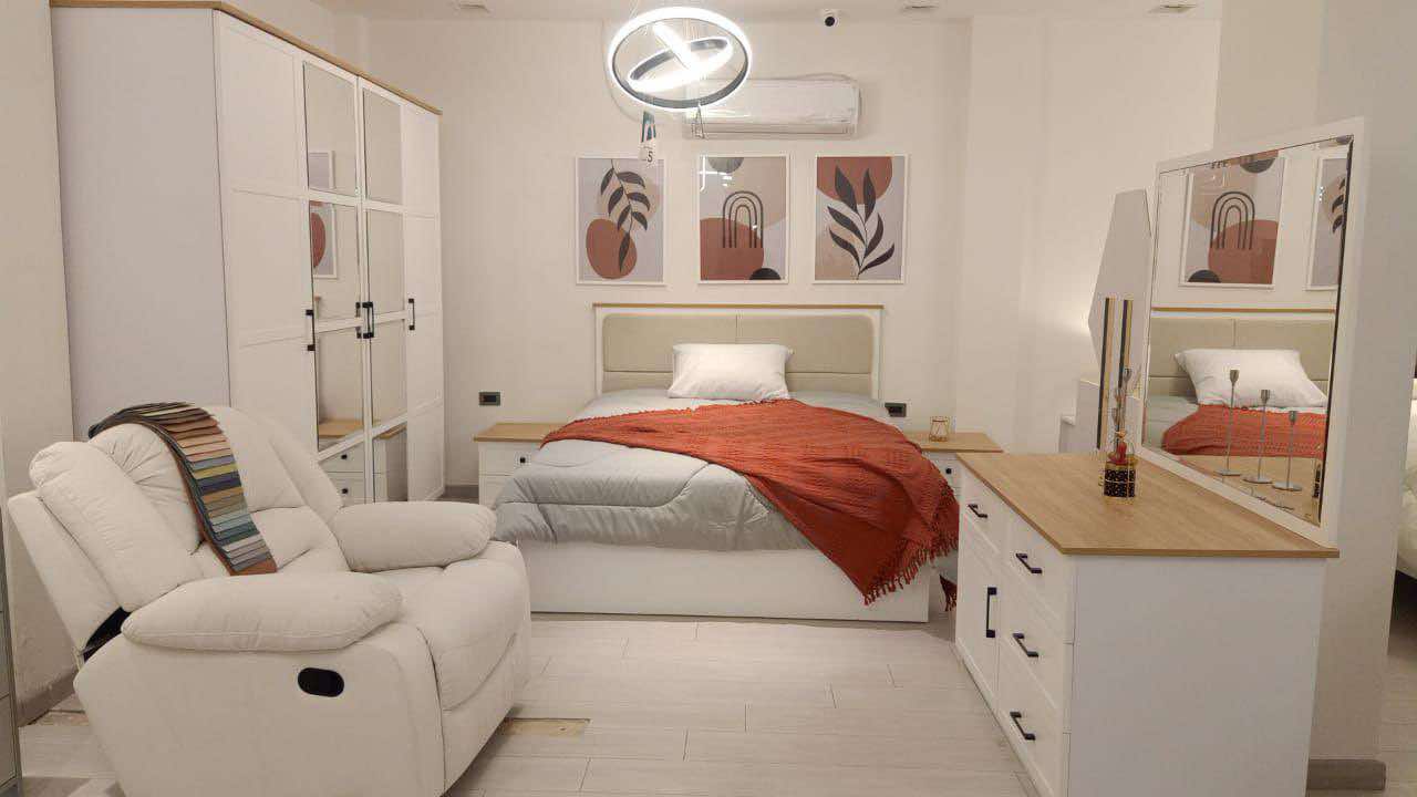 Emma bedroom