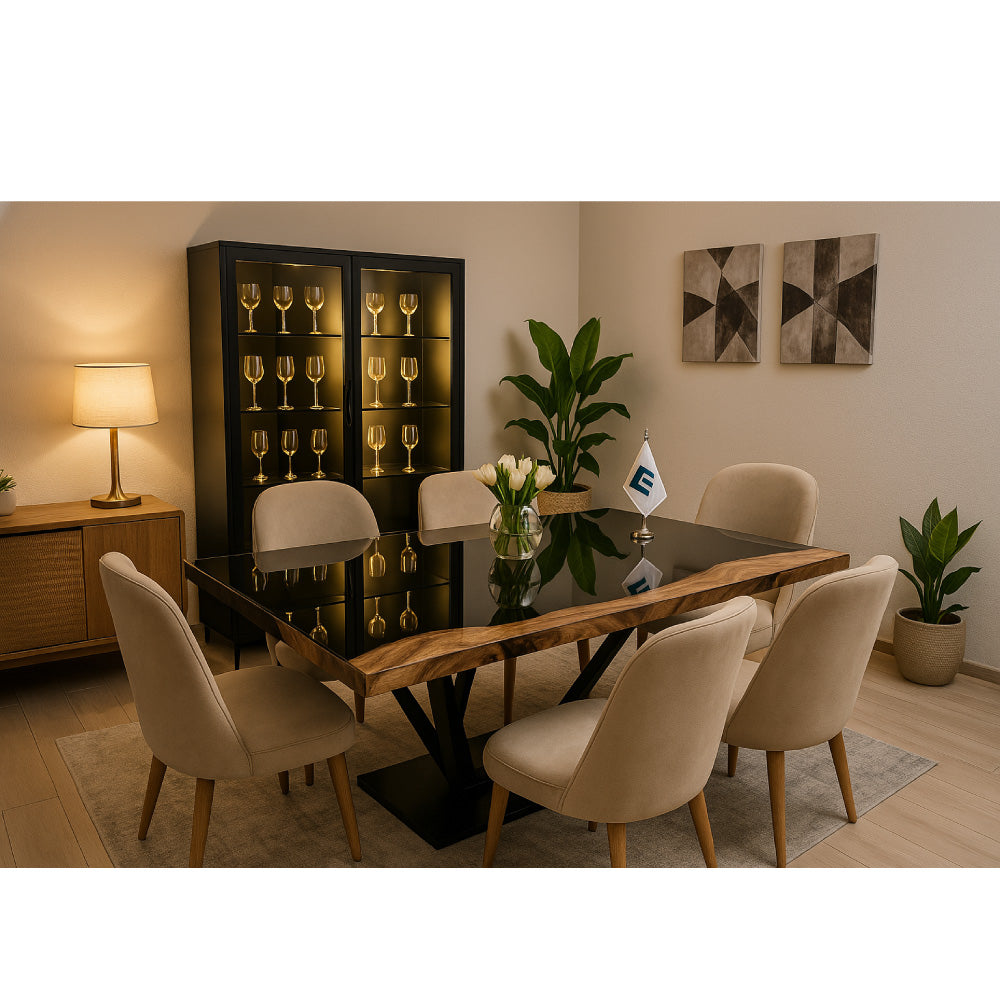 Woody dinning room